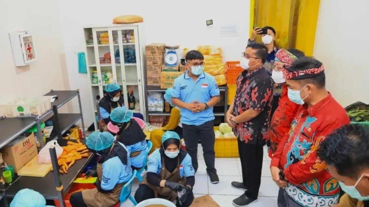 Pj Wali Kota Tarakan Melihat Uji Coba Makan Siang Gratis di Sukabumi