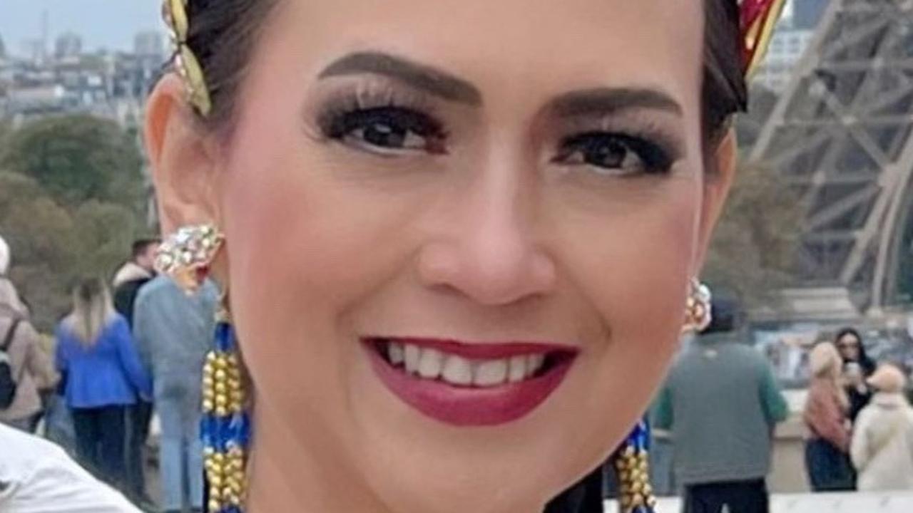 Kegiatan menari dan olahraga rupanya sangat membantu Ira menjaga penampilan. Tak hanya memberikan kebugaran, dua kegiatan ini membuatnya terlihat awet muda.