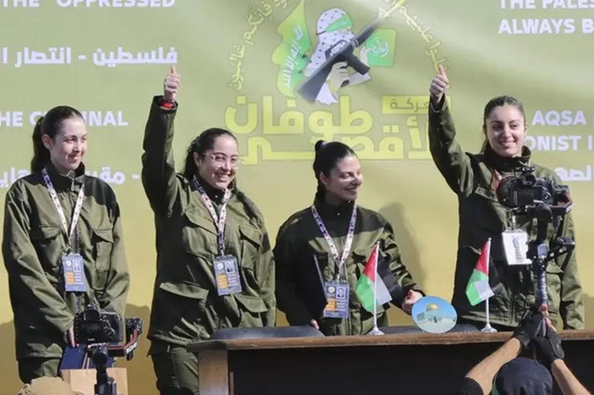 Hamas Bebaskan 3 Sandera Israel, Penampilan Tawanan yang Mengejutkan jadi Sorotan