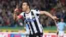 Antonio Di Natale. Striker yang pensiun bersama Udinese pada 2016 usai 12 musim membela La Zebrette ini pernah dua kali menjadi top skor Liga Italia, yaitu dua musim berturut-turut pada 2009/2010 dan 2010/2011. Namun belum sekalipun gelar Liga Italia diraihnya hingga pensiun. (AFP/Simone Ferraro)