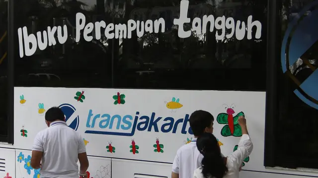 Sambut Hari Kartini, Anak-Anak Berkebutuhan Khusus Lukis Bus Transjakarta