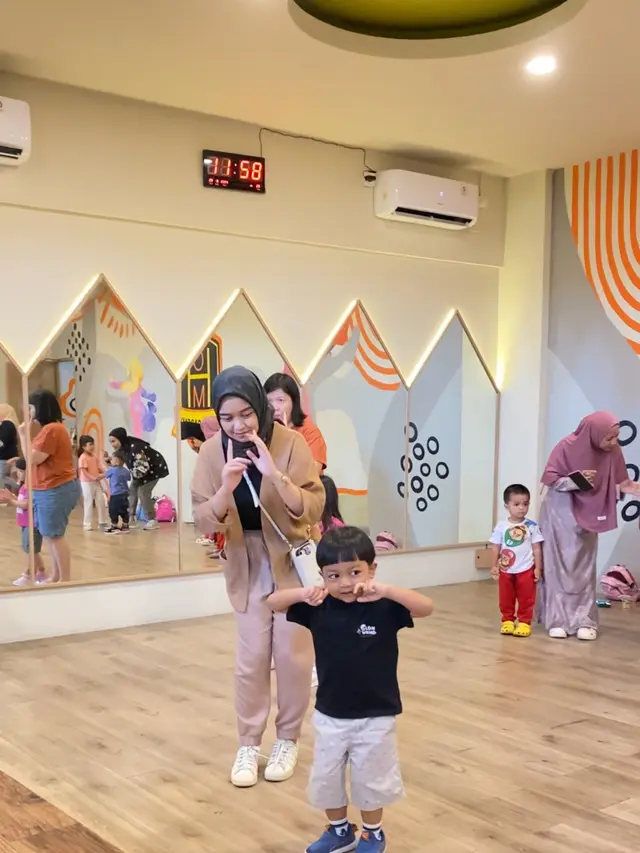 Nge Gym Bareng Orangtua Bisa Kurangi Bahaya Obesitas pada Anak yang Kecanduan Gadget