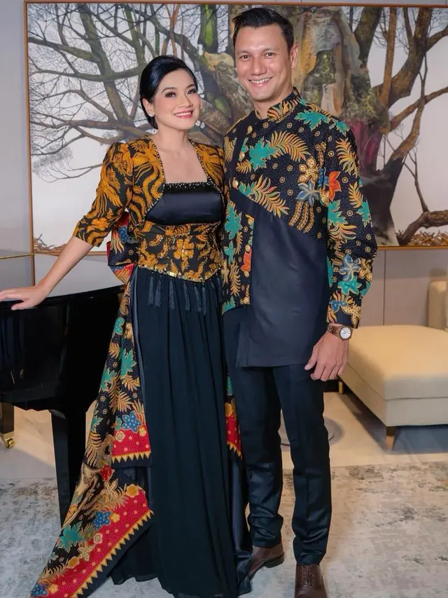 6 Ide Batik Couple yang Serasi dari Annisa Pohan-AHY hingga Erina Gudono-Kaesang Pangarep