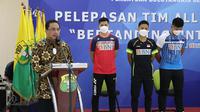PP PBSI melepas keberangkatan tim nasional bulutangkis Indonesia yang akan berlaga di ajang All England 2021. (dok. Humas PBSI)