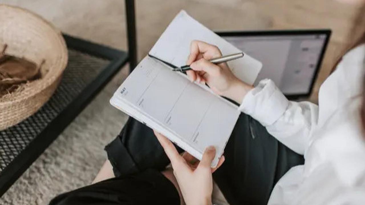 Contoh Jenis-Jenis Kata Kerja dalam Bahasa Indonesia, Lengkap dengan Ciri-cirinya