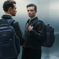 kampanye ini menjadi simbol evolusi desain TUMI Alpha yang terus beradaptasi dengan kebutuhan mobilitas modern, tanpa meninggalkan DNA performa yang telah menjadi identitasnya selama puluhan tahun. [Dok/TUMI].