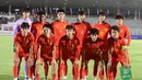 <p>Foto tim starting XI Timnas China U-20 jelang dimulainya laga kedua uji coba internasional menghadapi Timnas Indonesia U-20 di Stadion Madya Gelora Bung Karno, Senayan, Jakarta, Senin (25/3/2024). (Bola.com/Abdul Aziz)</p>