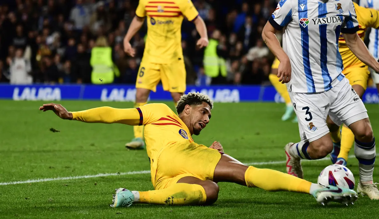 Satu gol dari Ronald Araujo bungkam tuan rumah di penghujung laga. (ANDER GILLENEA / AFP)
