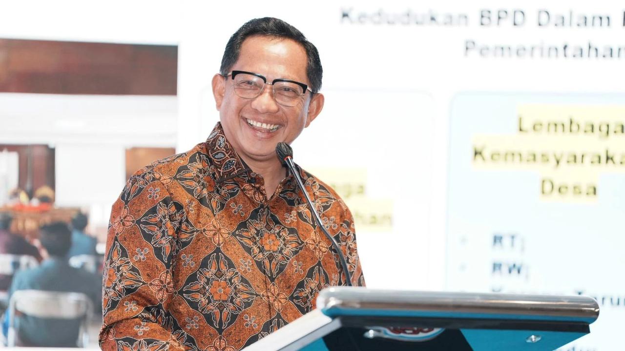 Mendagri Tito Karnavian saat mengukuhkan Pengurus Dewan Pimpinan Pusat (DPP) Asosiasi Badan Permusyawaratan Desa Nasional (ABPEDNAS)
