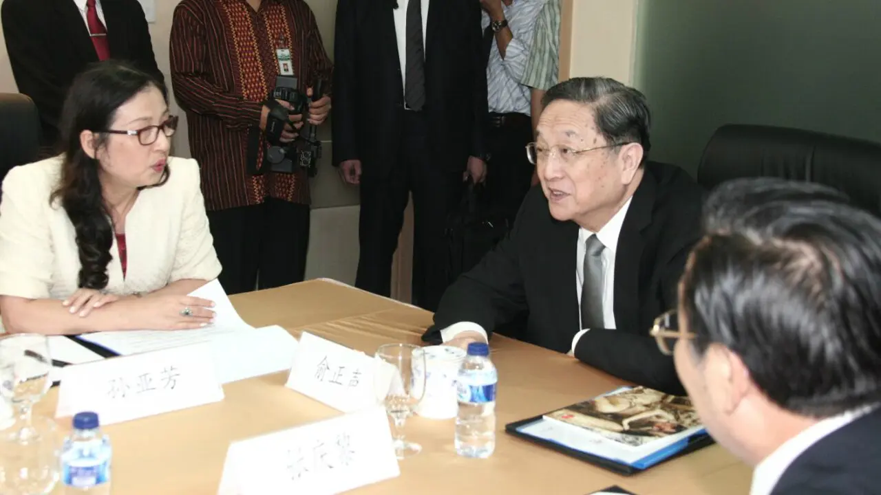 Ketua MPR Tiongkok Lihat Arca Prasejarah RI di Museum Nasional 