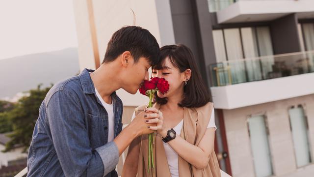 Ilustrasi pasangan cinta yang romantis