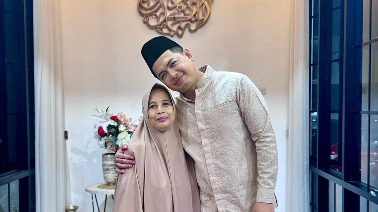 Momen ulang tahun Tommy Kurniawan juga dihadiri oleh keluarga serta orang-orang terdekat Tommy dan Lisya, menambah kebahagiaan suasana.<br>