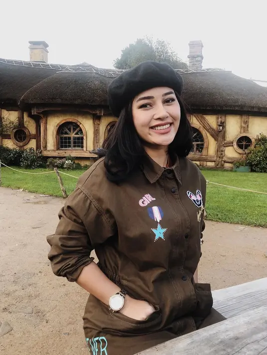 Mutia Ayu juga terlihat menggemaskan saat berpenampilan dengan rambut pendeknya. Tidak mengurangi kecantikannya ya. (Liputan6.com/IG/@mutia_ayuu)
