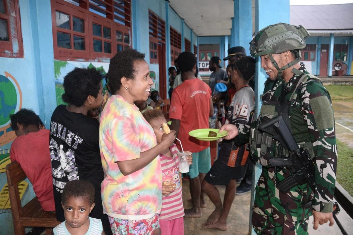 FOTO: Operasi TNI di Papua Tegas dan Humanis Amankan Warga
