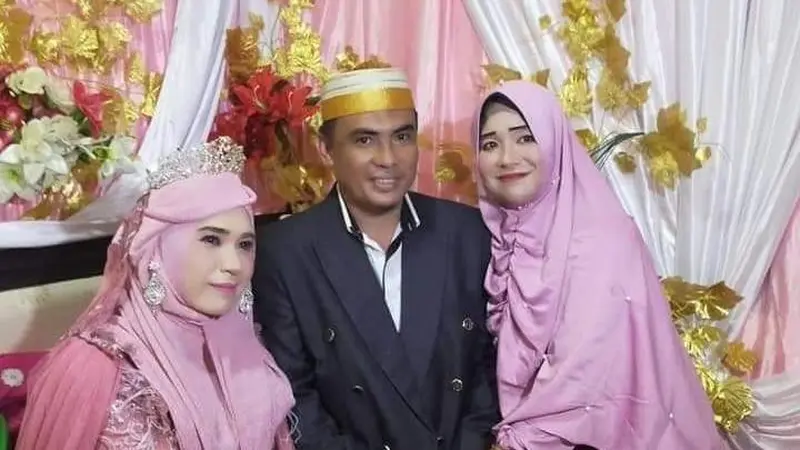 Andi Syamsir didampingi istri pertama dan isrti kedua sesaat setelah mengucapkan ijab kabul (istimewa)