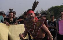Demo setahun Jokowi-JK, mahasiswa gelar teatrikal tarian Dayak