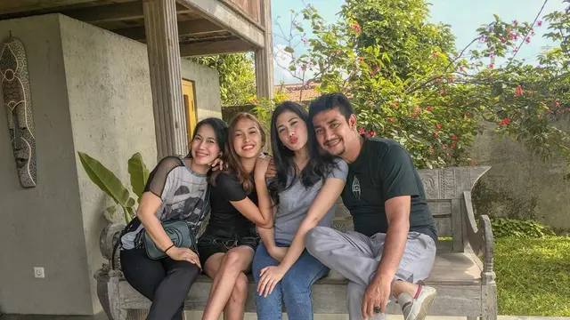 6 Potret Amanda Salmakhira Pemeran Lina di 17+, Putri Aktor Sinetron Kolosal
