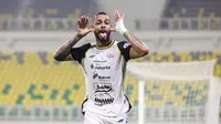 Pemain Persija Maxwell saat mencetak gol ke gawang Dewa United di ajang BRI Super League 2025/2026. (Abdul Aziz/Bola.com)