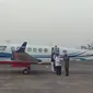 Menteri Perhubungan (Menhub) Budi Karya Sumadi melakukan uji coba runway di Bandara Halim Perdanakusuma, Jakarta, Selasa (12/7/2022).