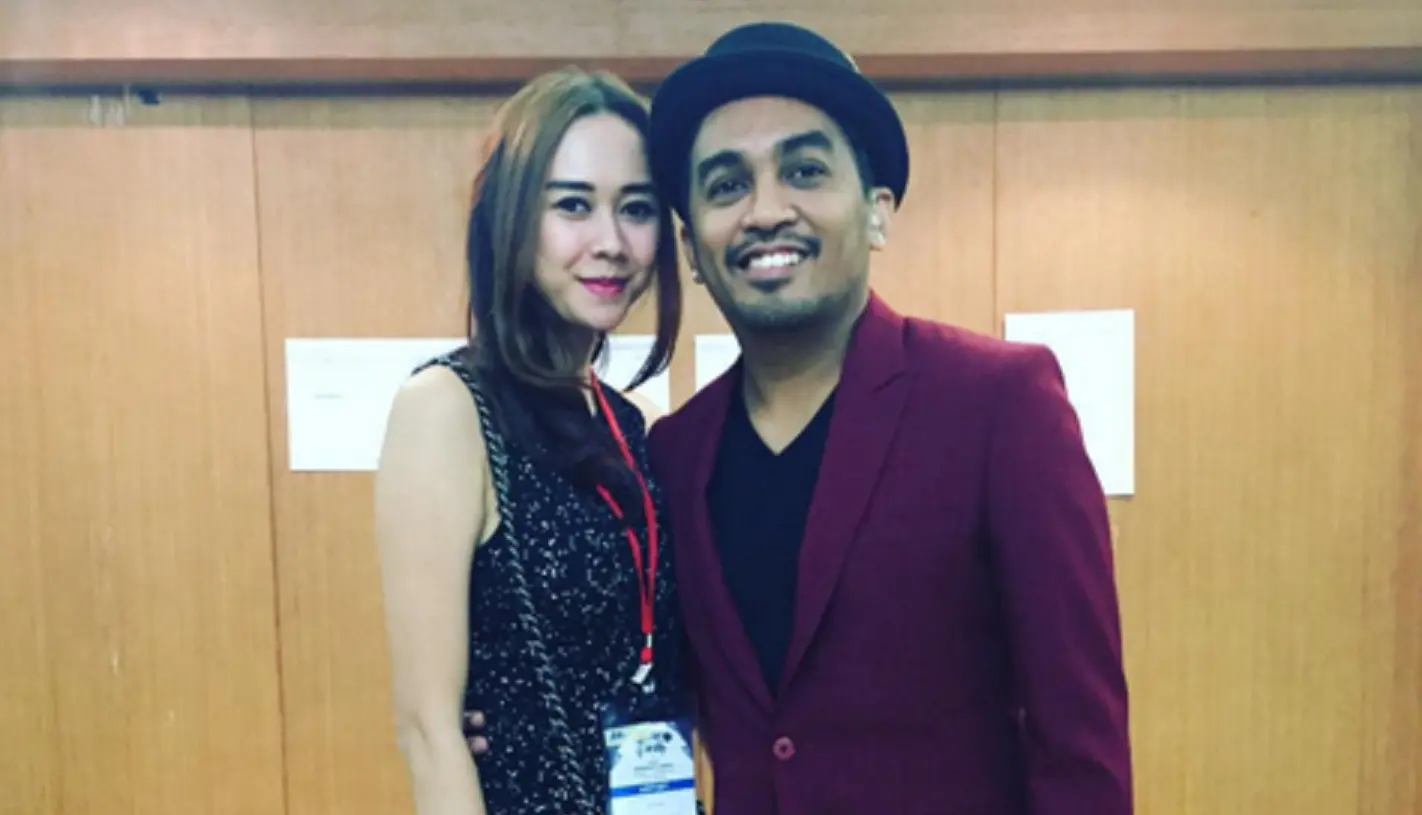 Aura Kasih yang datang memberikan dukungan juga ikut menjadi sorotan saat menonton konser Glenn Fredly [foto: Instagram]