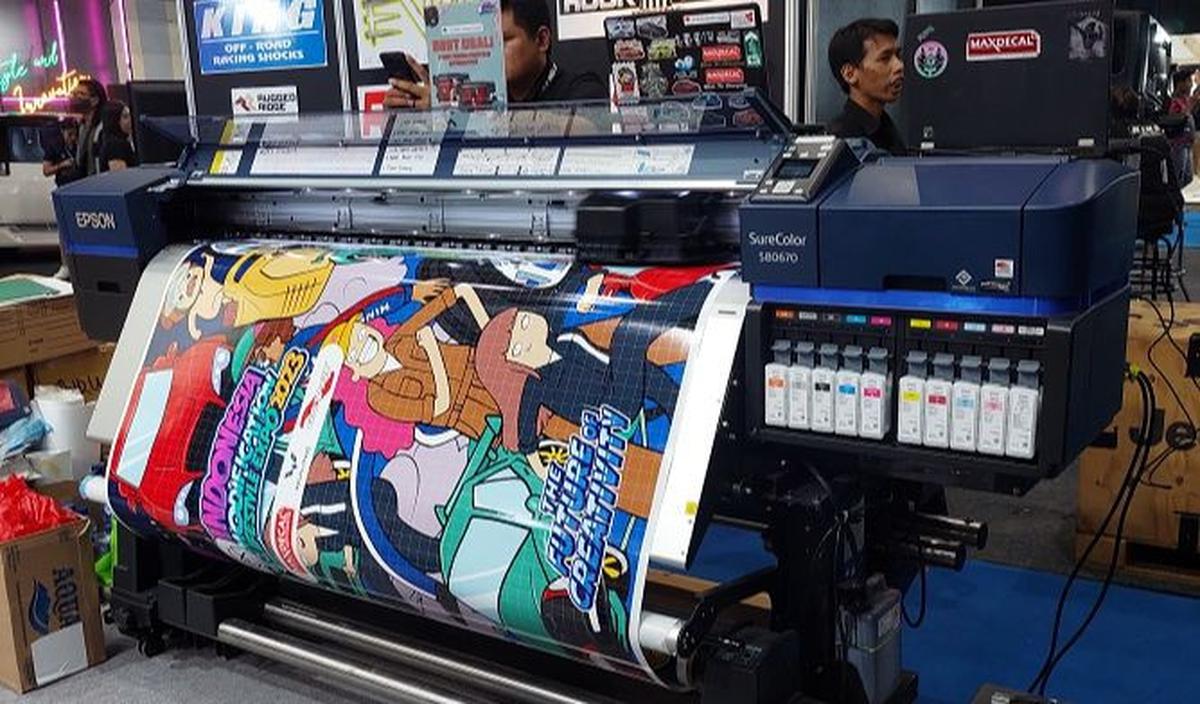 Maxdecal 9600 Series punya satu keunggulan: zero orange peel surface, permukaannya sangat halus karena pakai material PET Liner dari Jerman dan bahan perekat dari Inggris dan Irlandia. Alhasil, dapat dipoles dan dilapisi coating layaknya cat. Daya tahan m