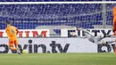 Pemain Juventus Aaron Ramsey mencetak gol ke gawang Sampdoria pada pertandingan Serie A Liga Italia di Stadion Luigi Ferraris, Genoa, Italia, Sabtu (30/1/2021). Juventus sukses mengalahkan tuan rumah Sampdoria 2-0. (Tano Pecoraro/LaPresse via AP)