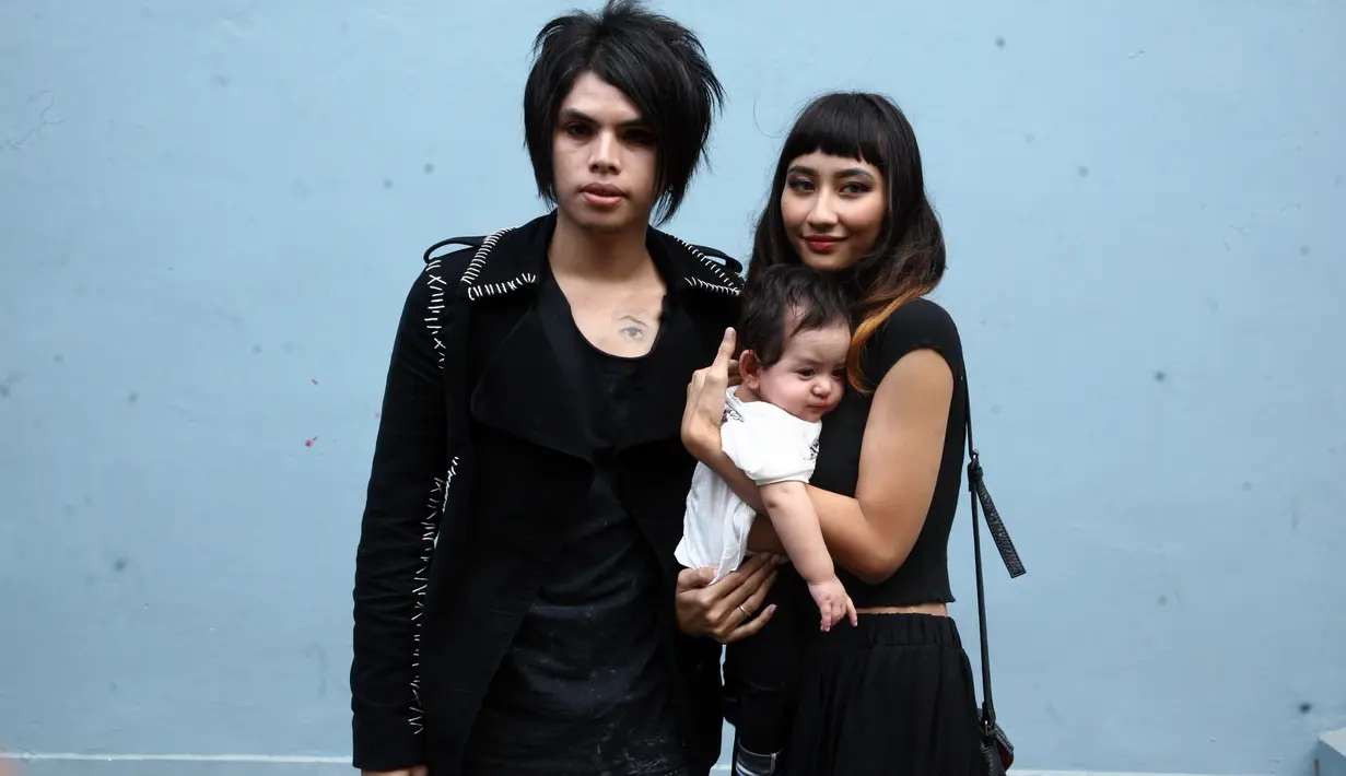 "Kalau saya sih nggak pernah malu untuk mengakui hal itu, orang mau bilang seperti apa yaudah," tambahnya di kawasan Kapten Tendean, Senin (18/12/2017). (Nurwahyunan/Bintang.com)