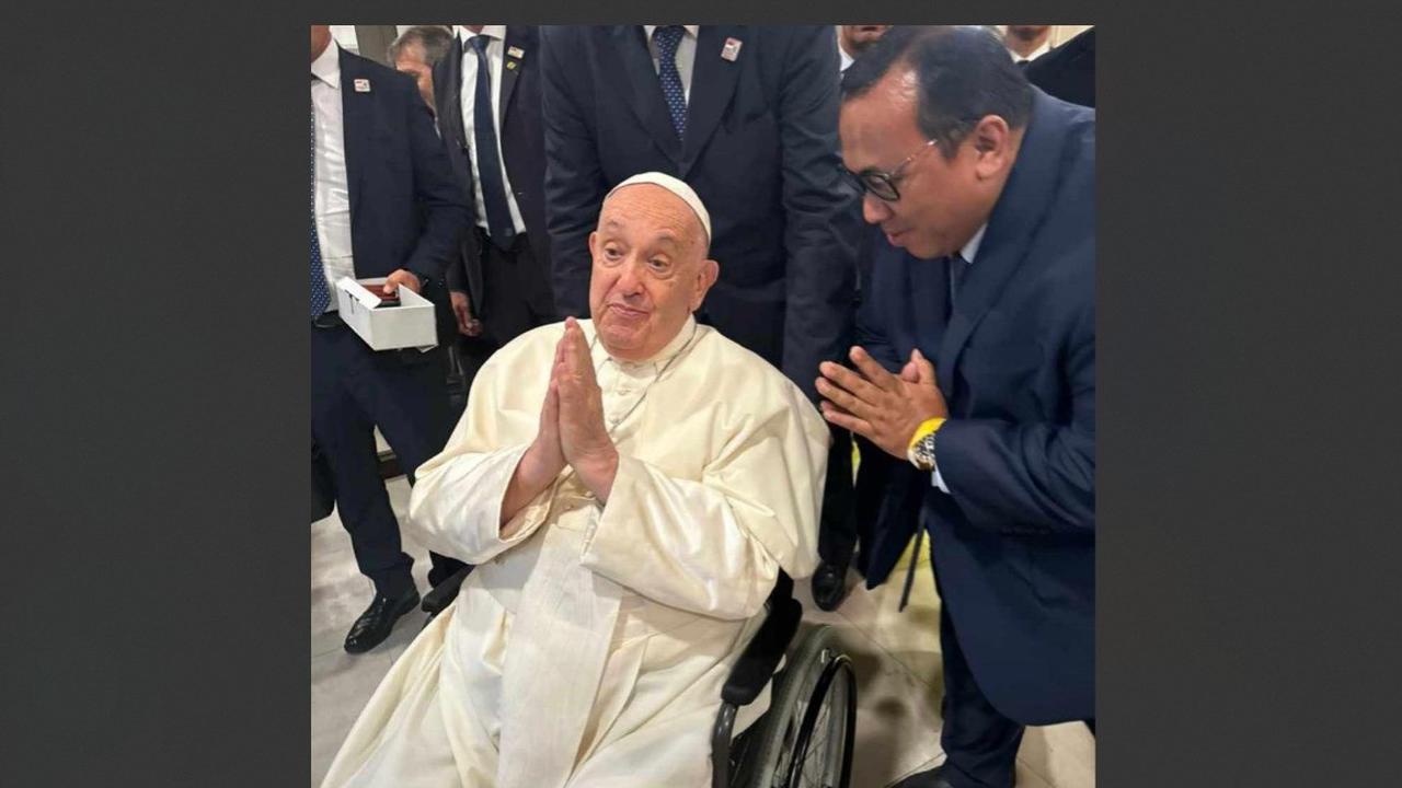 Penasihat Kapolri Andi Gani Nena Wea mengenang kebersamaan saat Paus Fransiskus ke Indonesia.