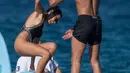 Masih di Saint Tropez, sepertnya Kourtney Kardashian dan Younes Bendjima benar-benar menikmati waktu berdua. (SplashNews)