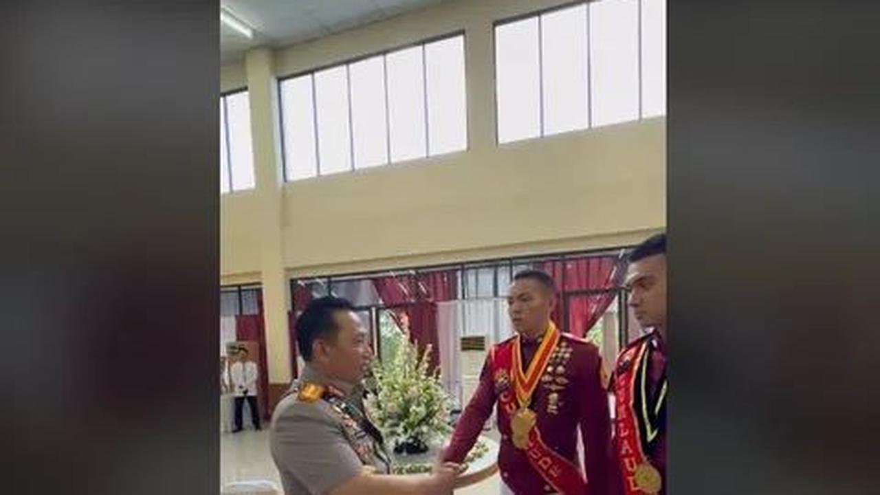 Mendengar hal itu, Listyo ingin tahu alasan Gomgom ingin masuk Brimob Polri.<br>