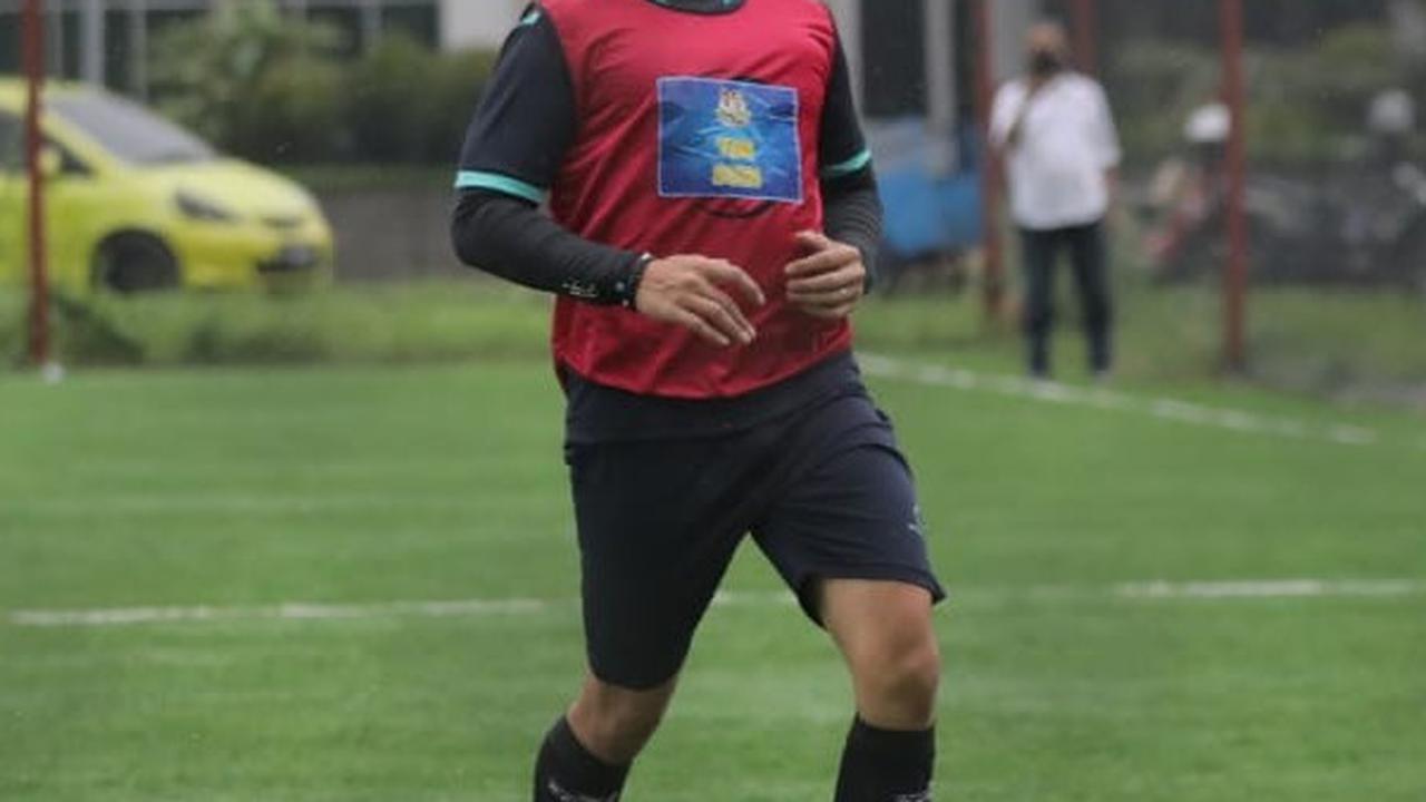 FOTO: Aksi Ketua Umum PSI Kaesang Pangarep Unjuk Gigi di Turnamen Mini Soccer Samsul Cup