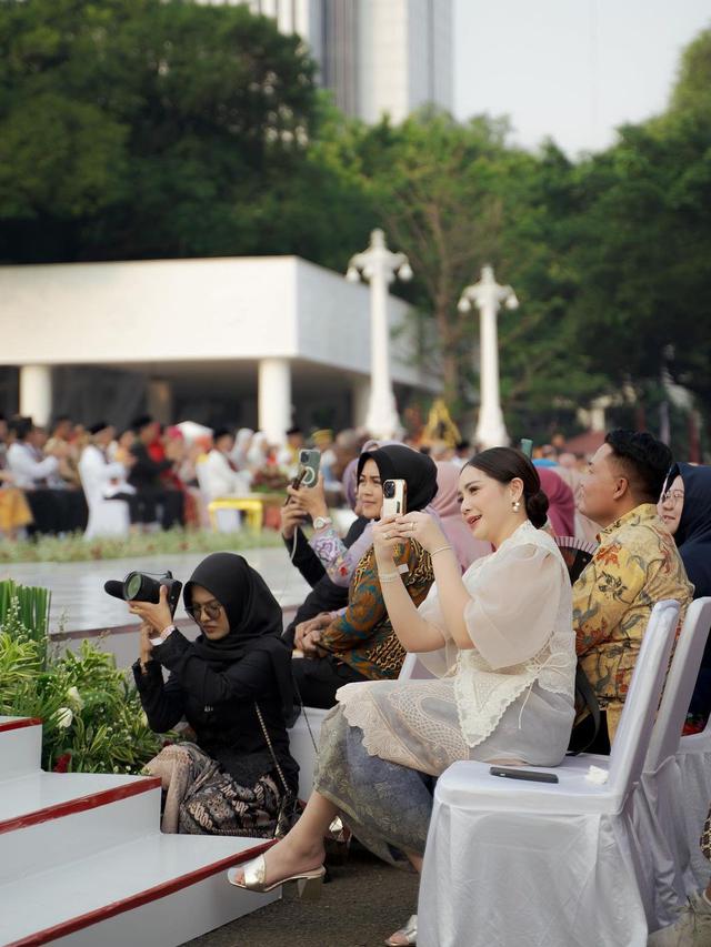 Potret Nagita Slavina hadir di acara Istana Berkebaya (Foto: instagram raffinagita1717)