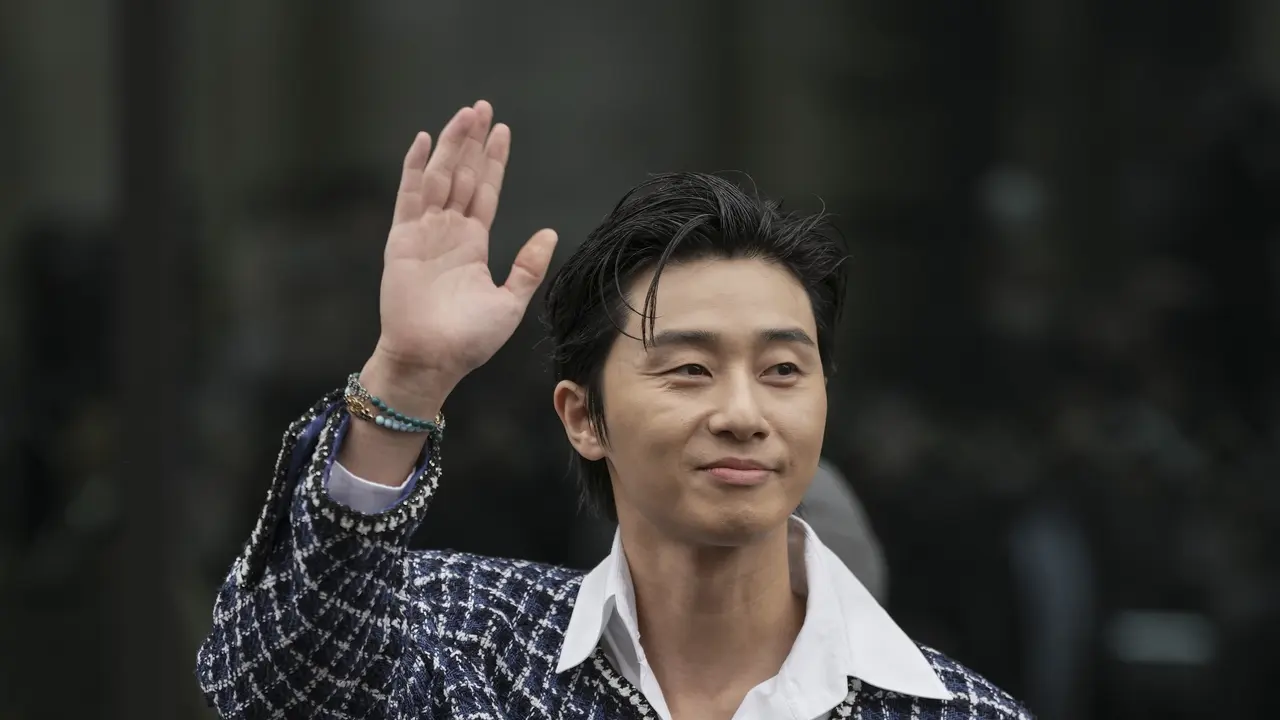 Potret Park Seo Joon di Paris Fashion Week, Terlihat Menawan dan Karismatik