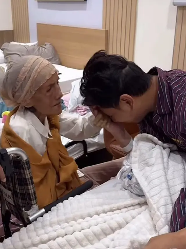 Sonny Septian dijenguk ibunya (Instagram/elmatheana)