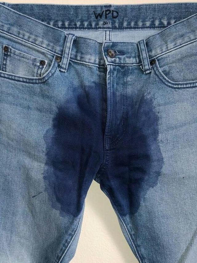 Brand Fashion New York Rilis Celana Jeans dengan Efek Mengompol, Dijual Rp 1 Juta