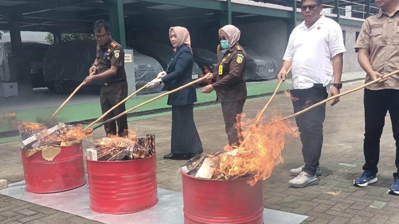 Kejari Semarang Musnahkan Barang Bukti 100 Perkara Narkoba, Pidana Umum Hingga Kepabeanan