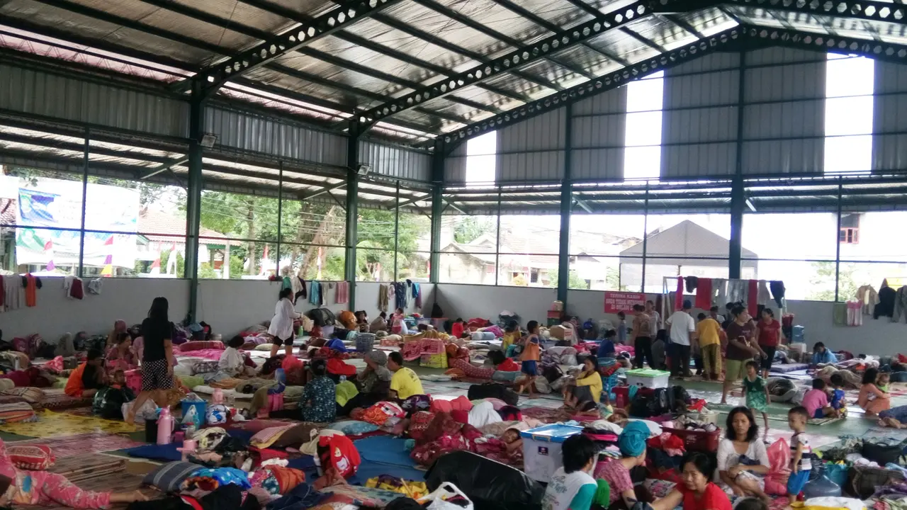 20160301-banjir-tangerang-mengungsi