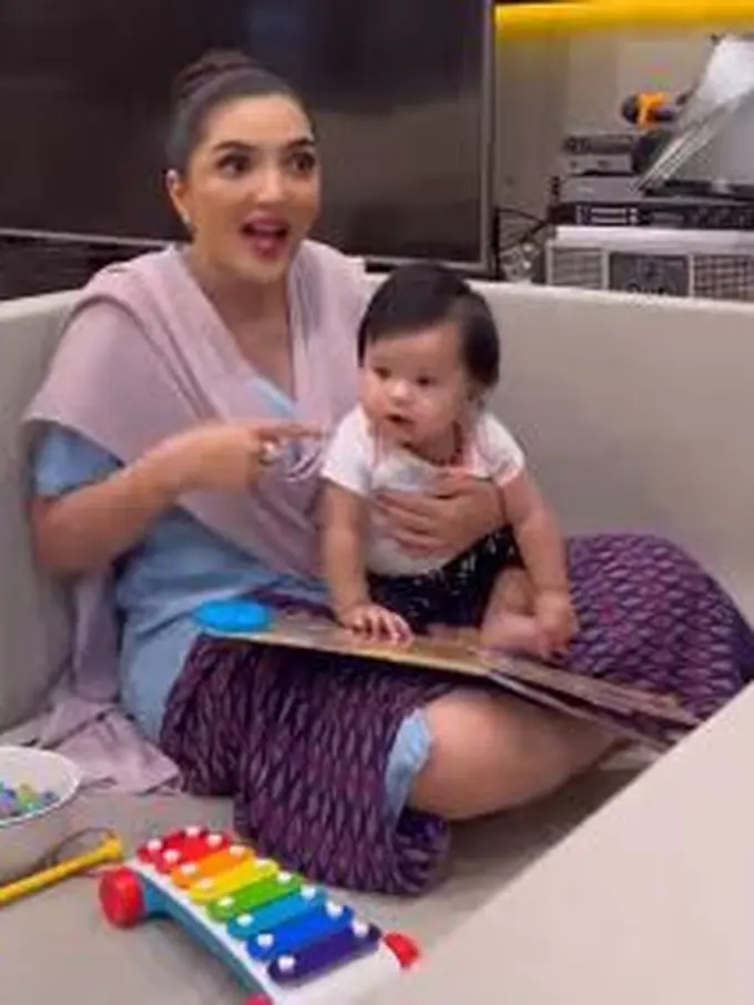 Ashanty momong Baby Ameena (Instagram/ashanty_ash)