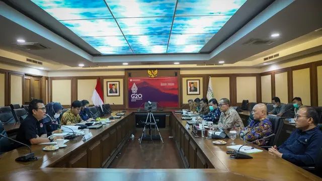 Menteri Koperasi dan UKM Teten Masduki bertemu dengan Wakil Ketua LPSK Edwin Partogi. (Dok KemenkopUKM)