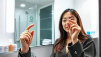 Tips Memakai Softlens untuk Mata Minus, Ketahui Risiko dan Efek Sampingnya