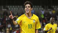 Gelandang Brasil, Kaka merayakan gol keempat timnya dalam pertandingan Piala Konfederasi antara Brasil vs Mesir, 15 Juni 2009 di Free State Stadium, Bloemfontein. Brazil mengalahkan Mesir 4-3. AFP PHOTO/ROBERTO SCHMIDT
