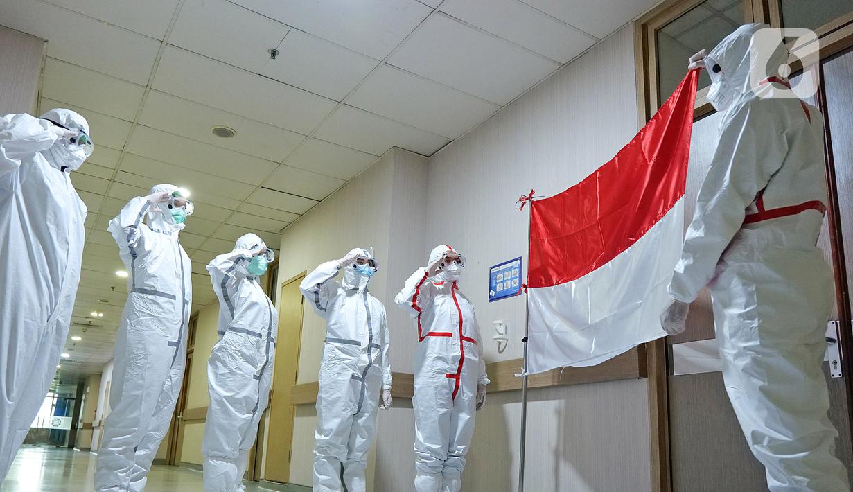 Petugas medis saat gladi bersih upacara bendera memperingati Hari Sumpah Pemuda ke-92 di RSPP, Jakarta, Rabu (28/10/2020). (Liputan6.com/Herman Zakharia)