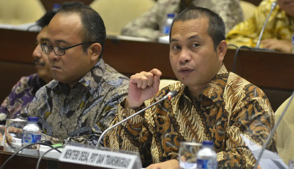 Menteri Desa, Pembangunan Daerah Tertinggal (PDT), Marwan Jafar mengikuti Rapat Kerja Dengan Komisi II DPR RI di Kompleks Parlemen Senayan, Jakarta Selatan, Jumat (06/02/2015). (Liputan6.com/Andrian M Tunay)