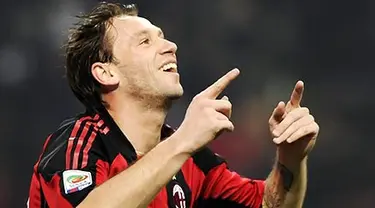 Wajah ceria Antonio Cassano usai mencetak gol pertamanya untuk AC Milan yang melumat Parma 4-0 dalam lanjutan Serie A di San Siro, 12 Februari 2011. AFP PHOTO/OLIVIER MORIN