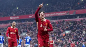 Pemain Liverpool, Federico Chiesa melakukan selebrasi setelah mencetak gol ke gawang Accrington Stanley pada laga lanjutan Piala FA 2024/2025 yang berlangsung di Anfield, Liverpool, Inggris, Sabtu (11/01/2025). (AP Photo/PA/Peter Byrne)