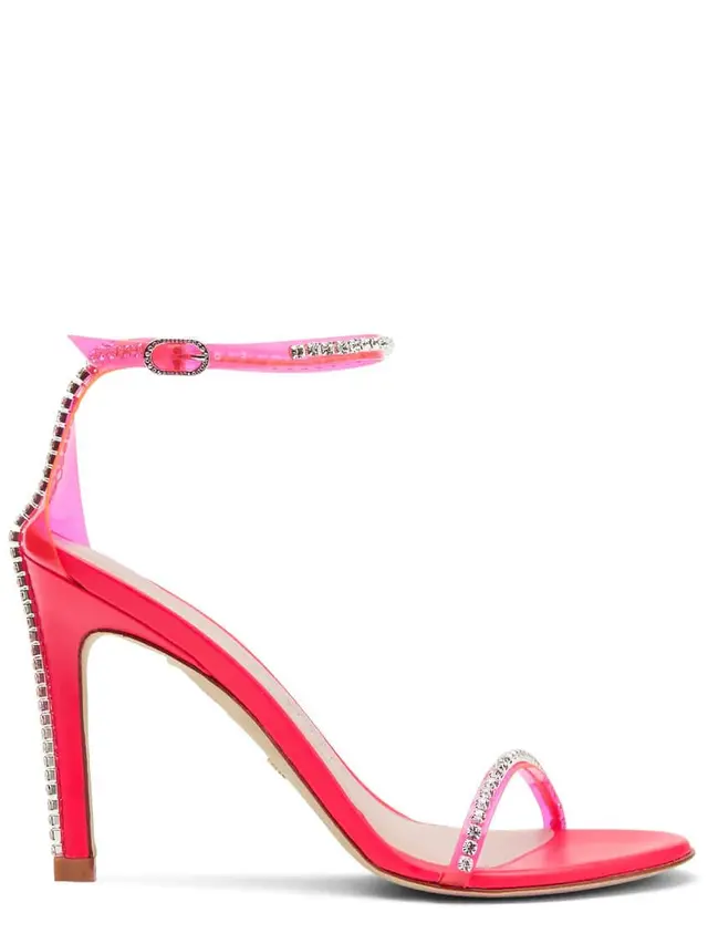 Stuart Weitzman Ikut Meriahkan Busana Selebriti Tanah Air di Acara Red Carpet Gala Premiere