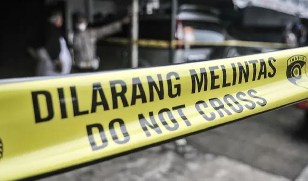 Polisi memastikan pelaku merupakan teman dari anak korban yang juga tetangga rumah.<br>