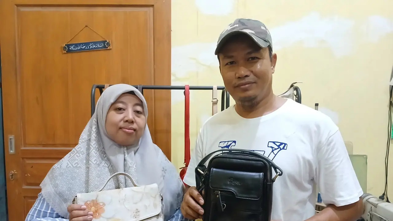 Agustina Sulistyaningrum dan Dede Muslim yang merupakan Owner UMKM Tas Kulit Bingah Leather Craft Sukoharjo