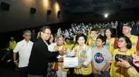 Nobar film Impian 1000 Pulau bersama 500 siswa-siswi masrasah Al Fakhiriyah, di CGV Blitz Slipi Jaya Jakarta. (Istimewa)
