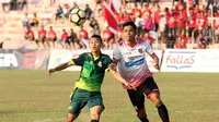Para pemain Persibat Batang tetap diminta menjaga kondisi fisik selama libur Lebaran  oleh pelatih Daniel Roekito. (Bola.com/Ronald Seger Prabowo)